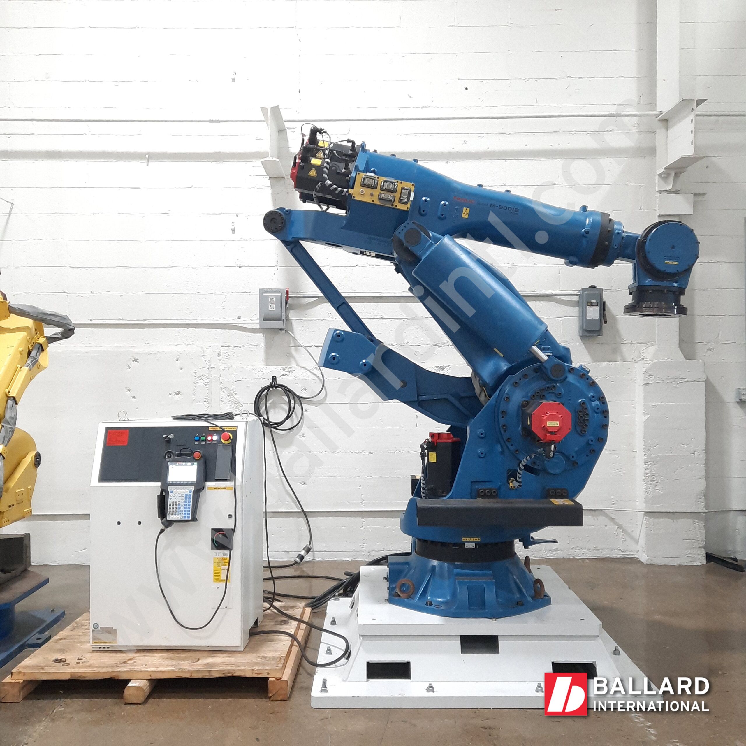 FANUC M-900iB/700 complete robot system with R30iB Plus Controller B Cabinet under power new zero hours F270507