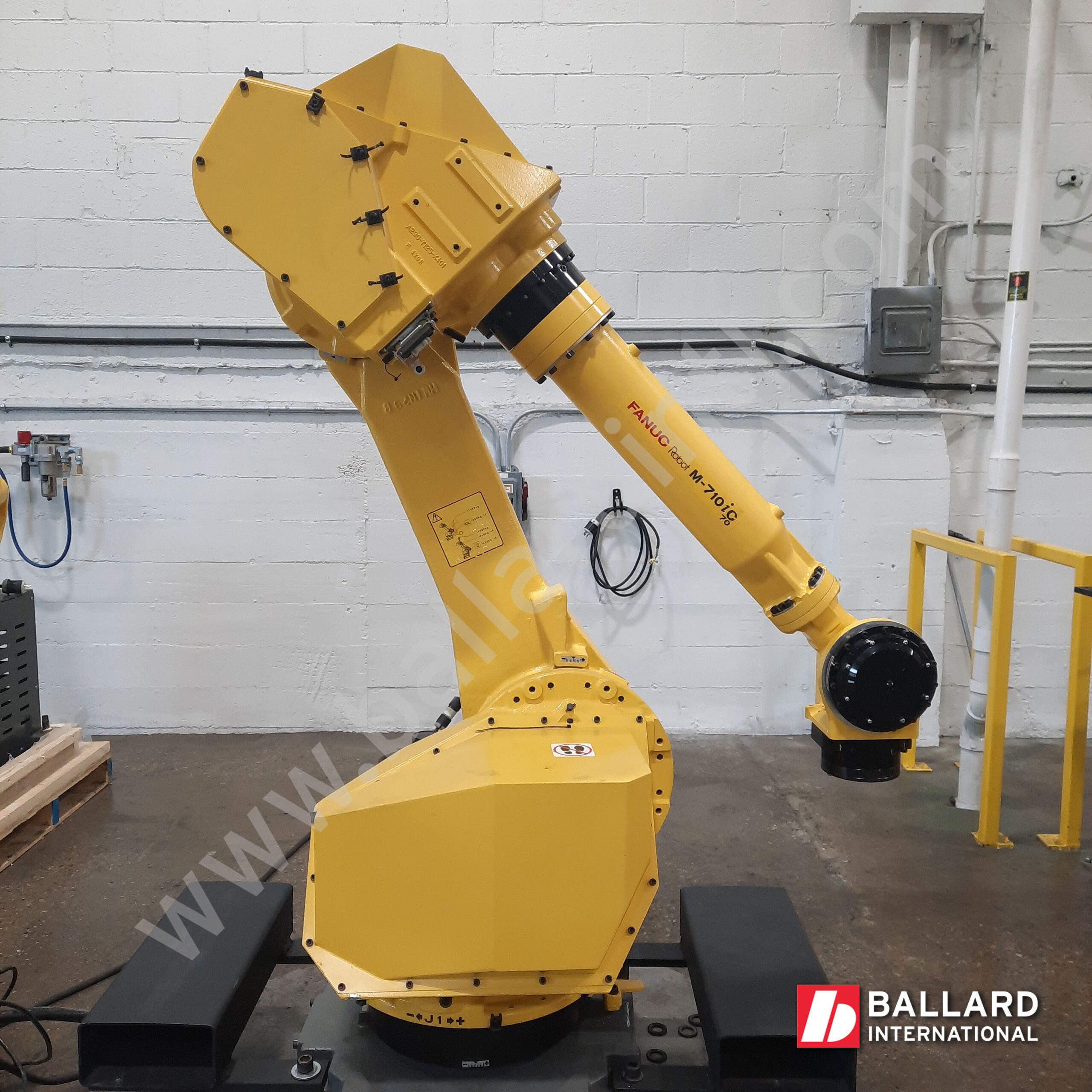 FANUC M-710iC/70 used industrial robot complete system good condition with R30iB Plus controller F435184
